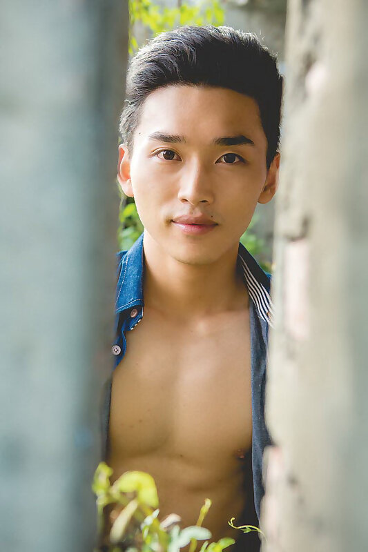 Next Image >>