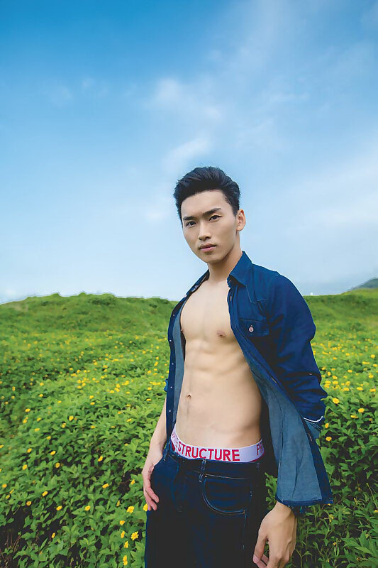 Next Image >>