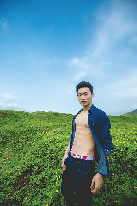 Next Image >>