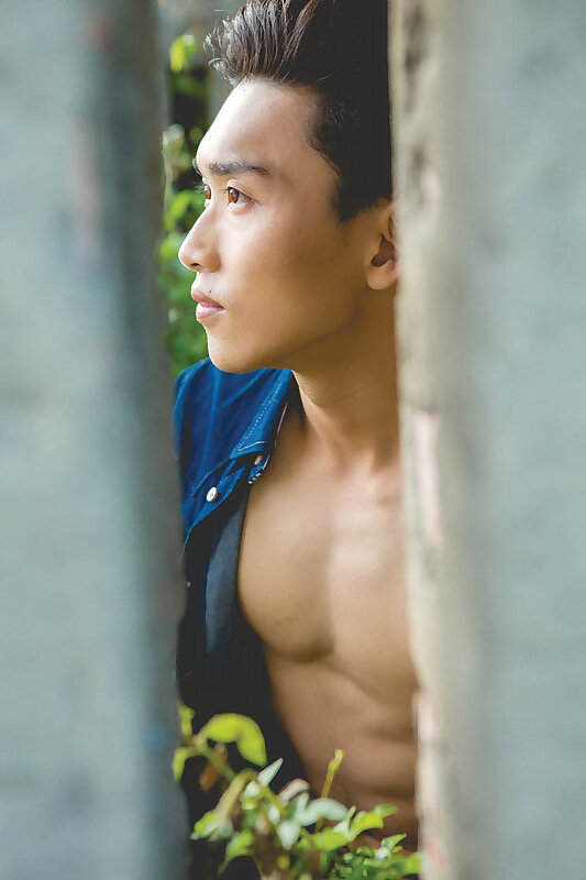 Next Image >>