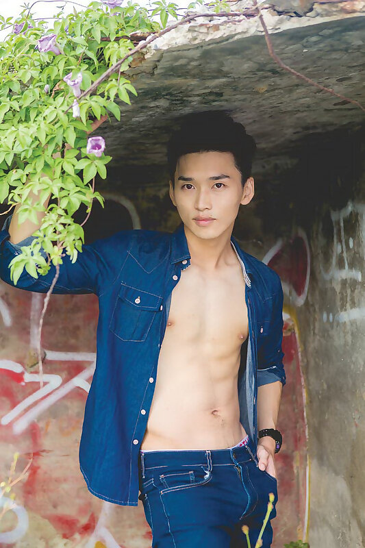 Next Image >>