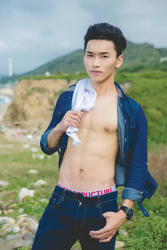 Next Image >>
