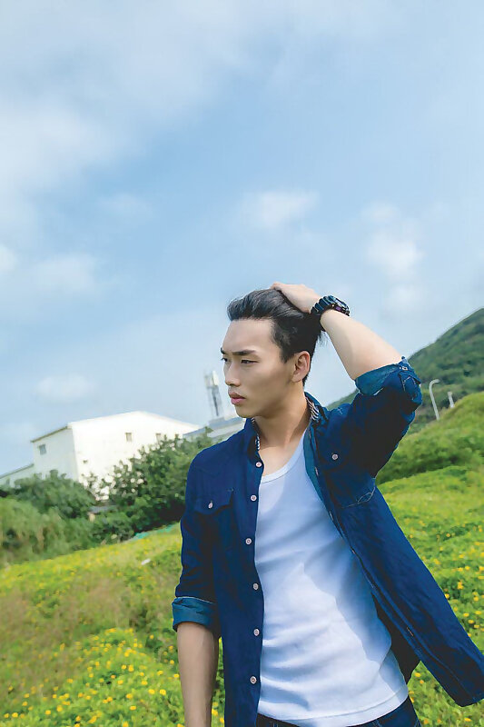 Next Image >>