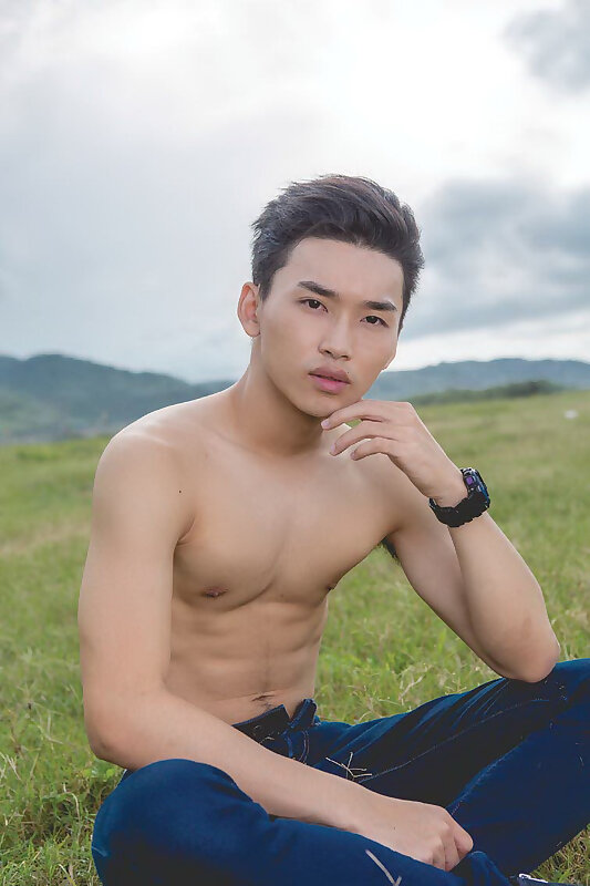 Next Image >>