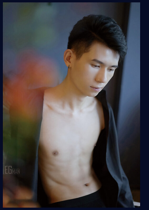 Next Image >>