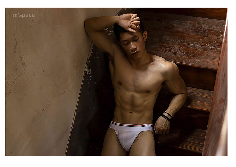 Next Image >>