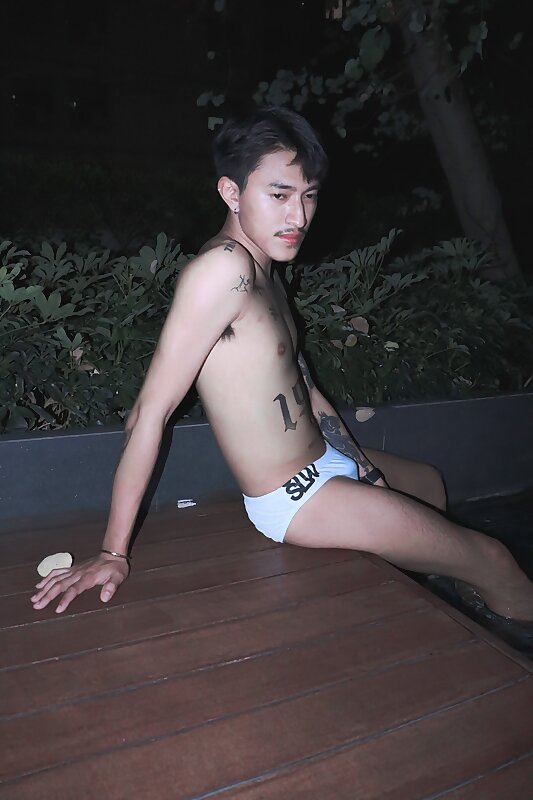 Next Image >>