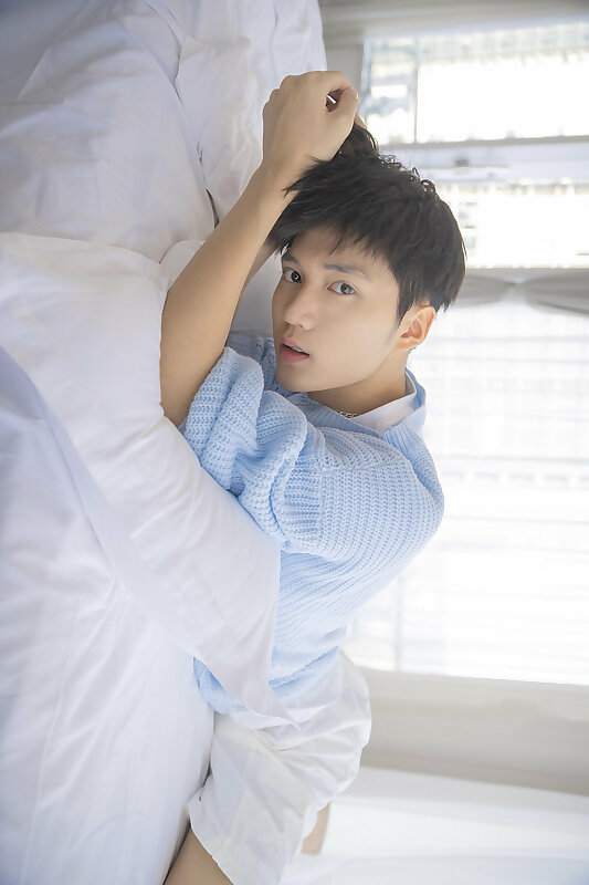 Next Image >>