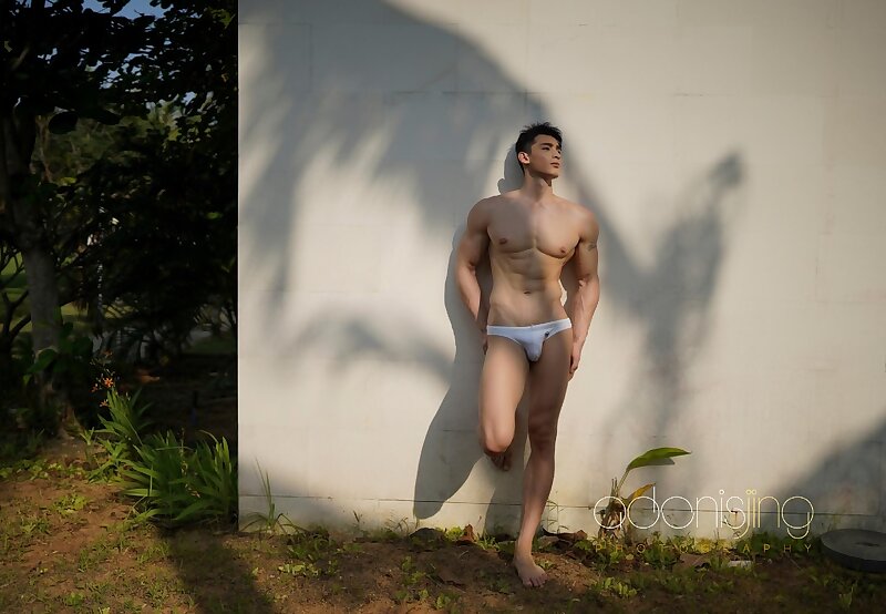 Next Image >>