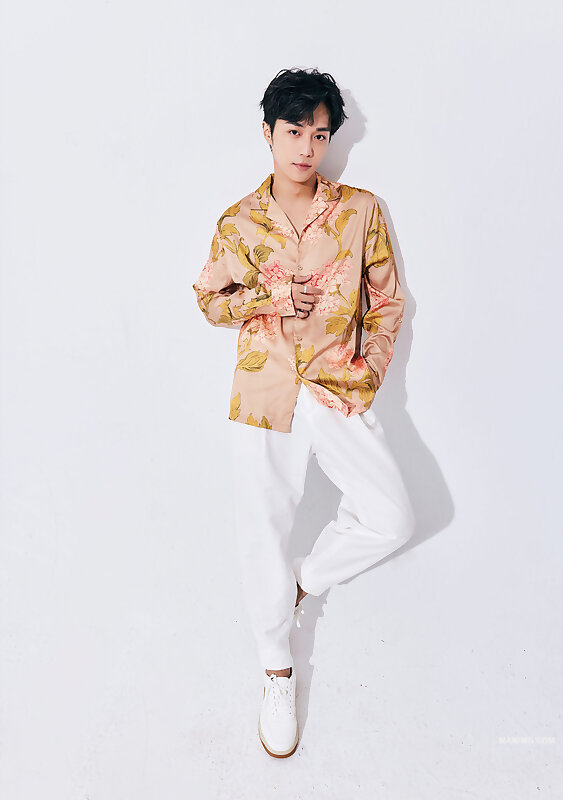 Next Image >>