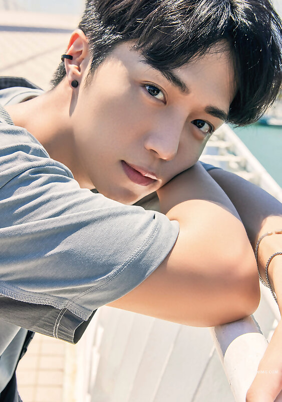 Next Image >>