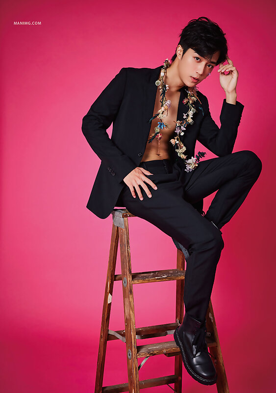 Next Image >>