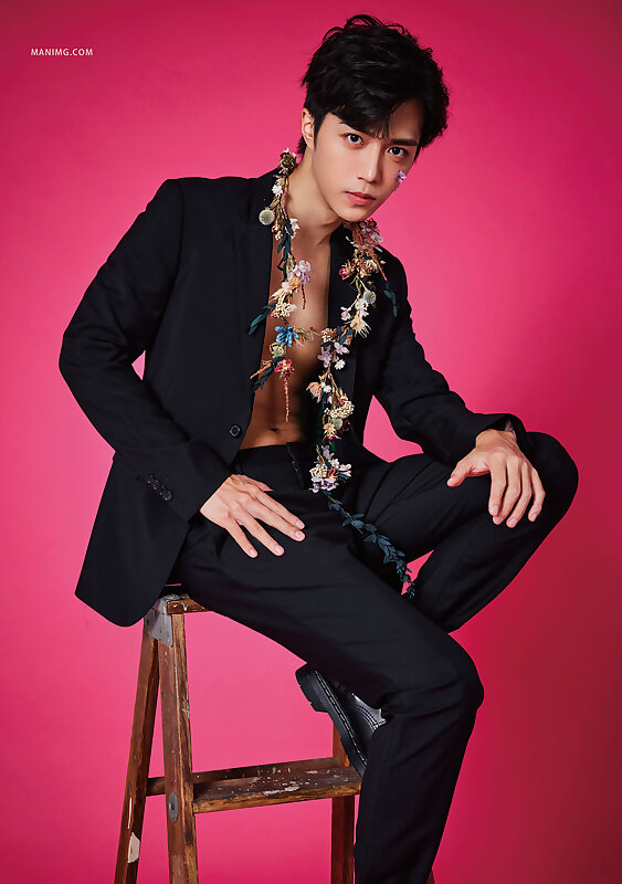 Next Image >>