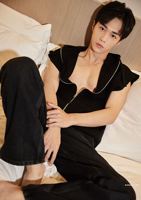 Next Image >>