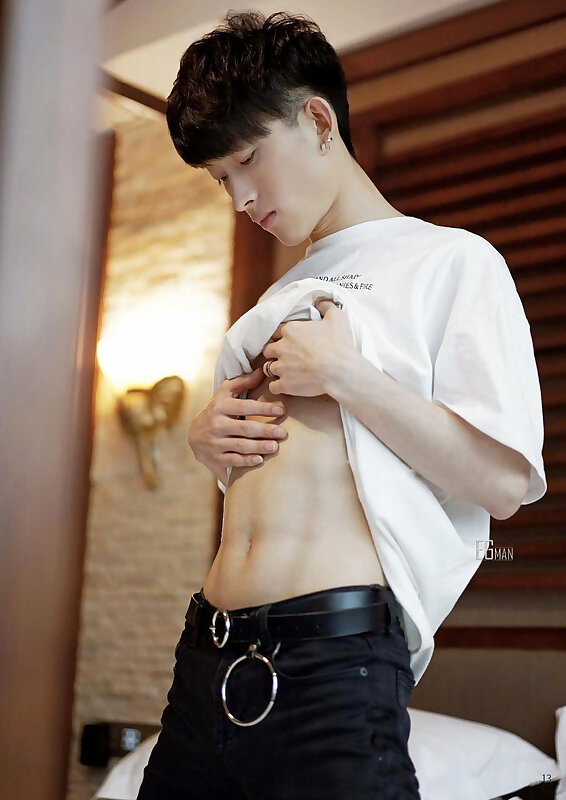Next Image >>