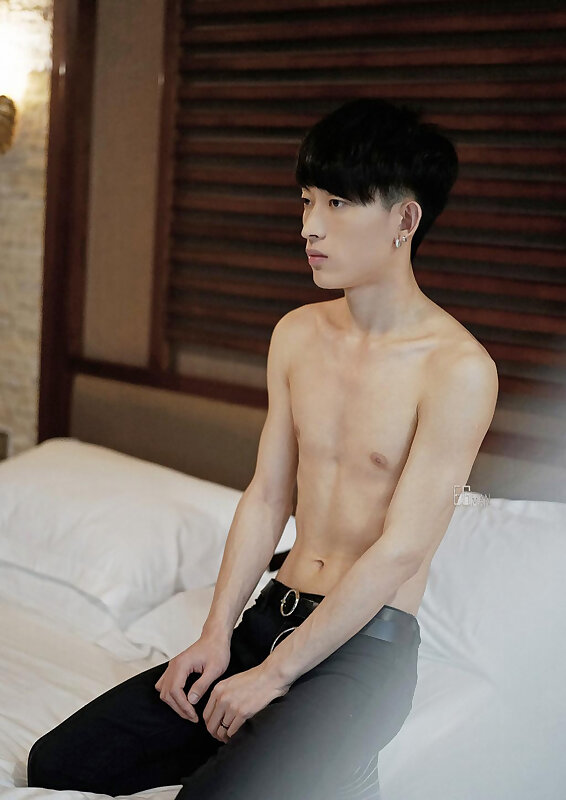 Next Image >>