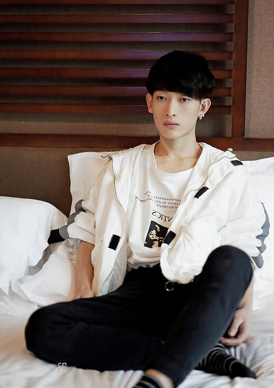 Next Image >>