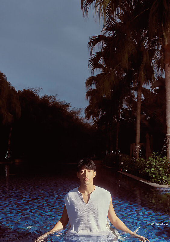 Next Image >>