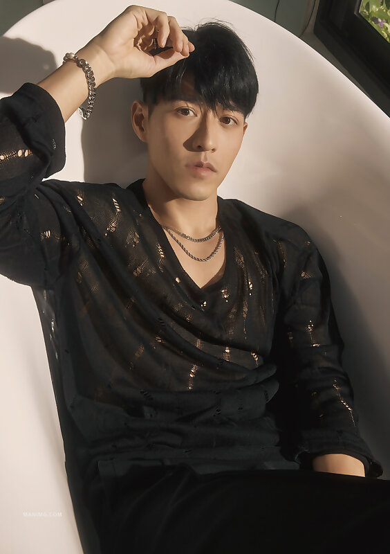 Next Image >>