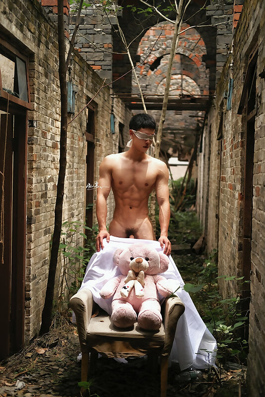 Next Image >>
