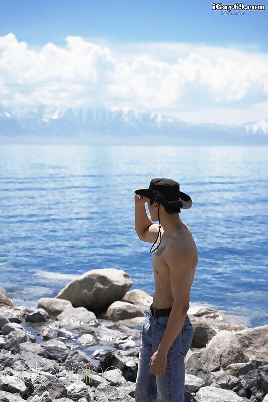 Next Image >>