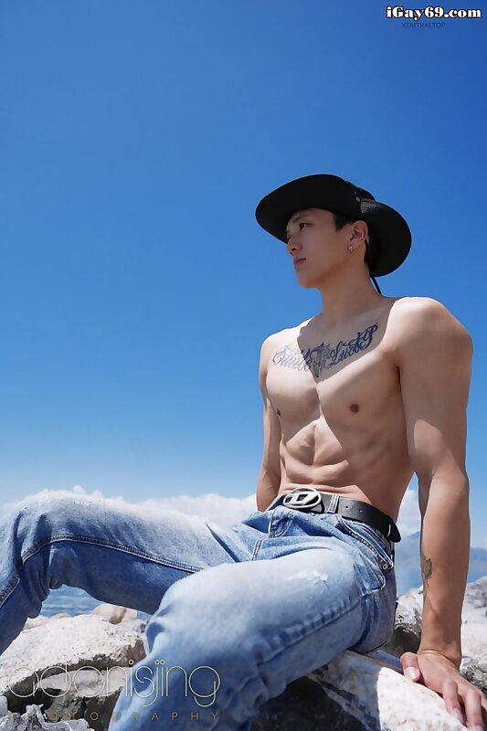 Next Image >>