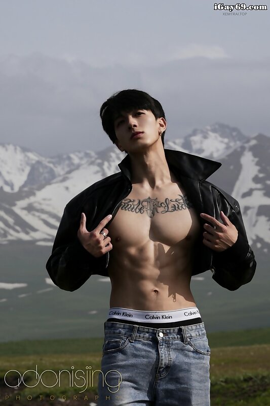 Next Image >>