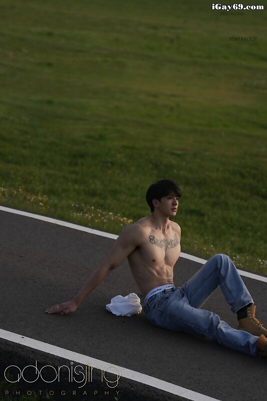 Next Image >>