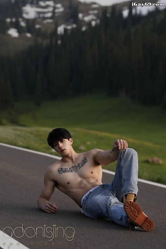 Next Image >>