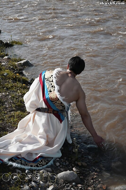 Next Image >>