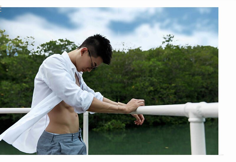 Next Image >>
