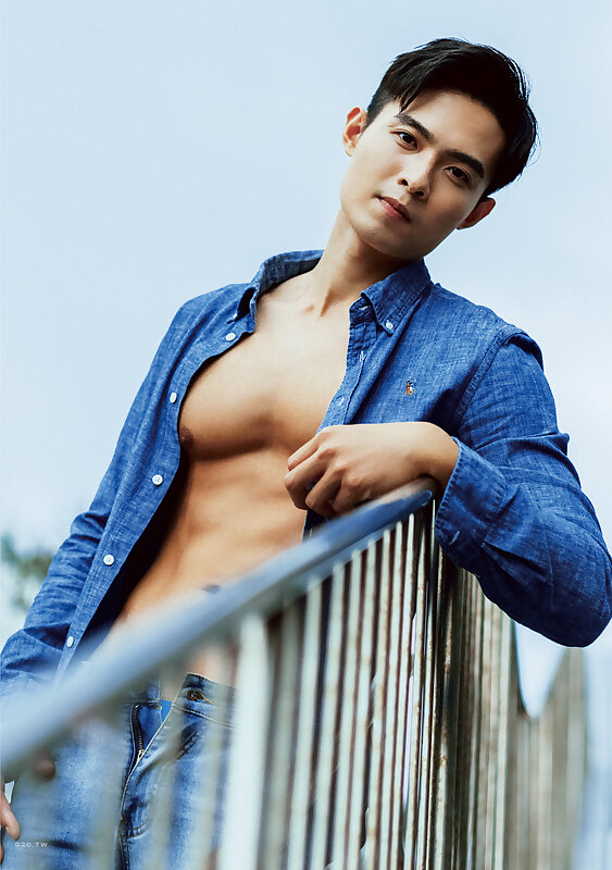 Next Image >>