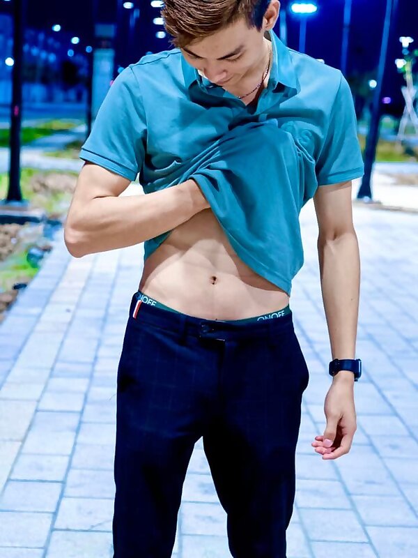Next Image >>