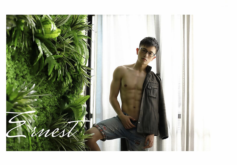 Next Image >>