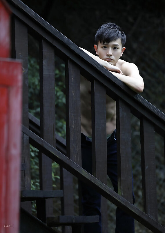 Next Image >>