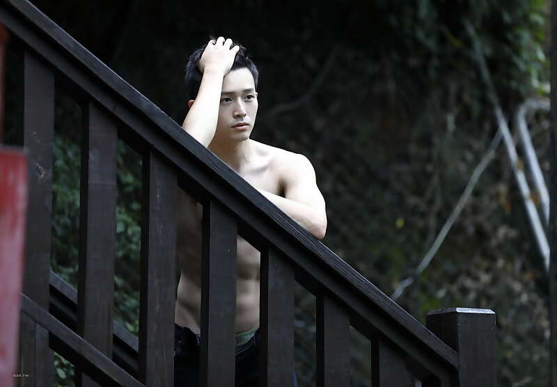 Next Image >>