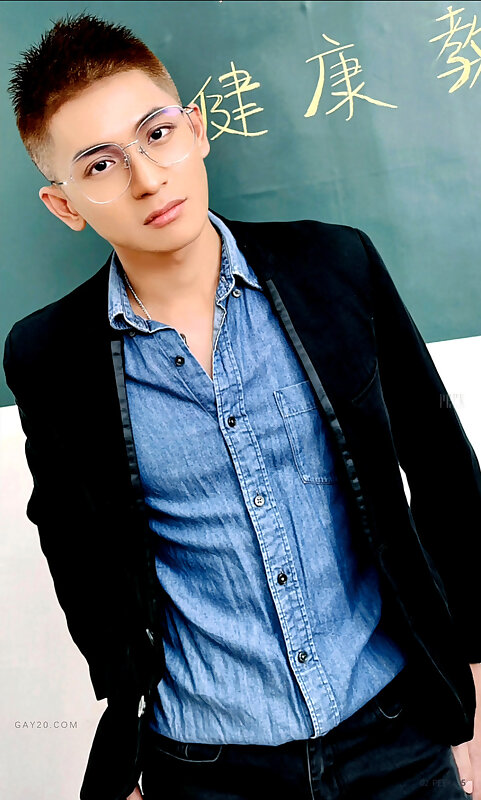 Next Image >>