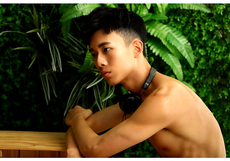 Next Image >>
