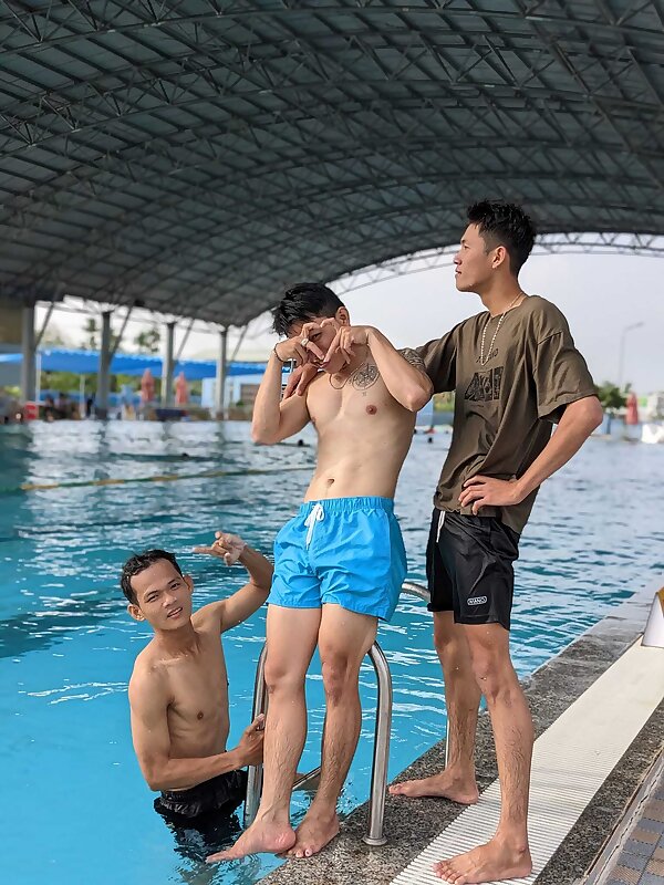Next Image >>