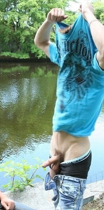 Next Image >>