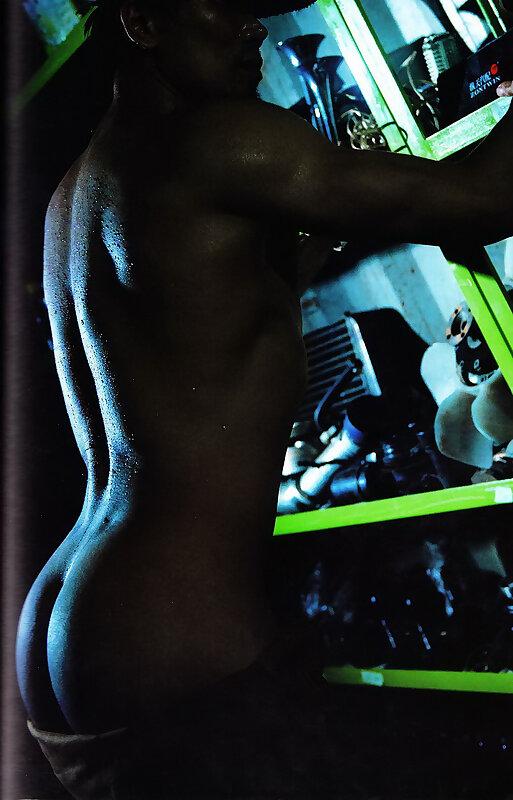 Next Image >>