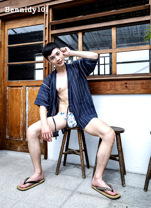 Next Image >>