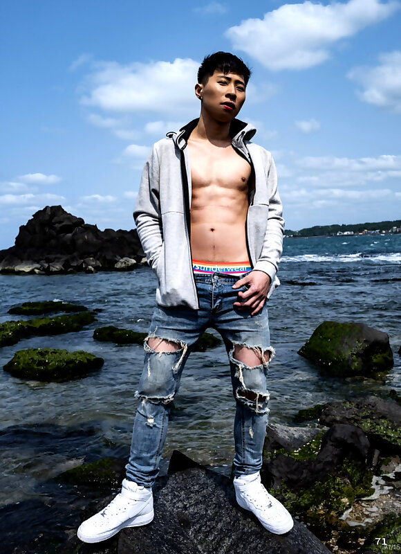 Next Image >>