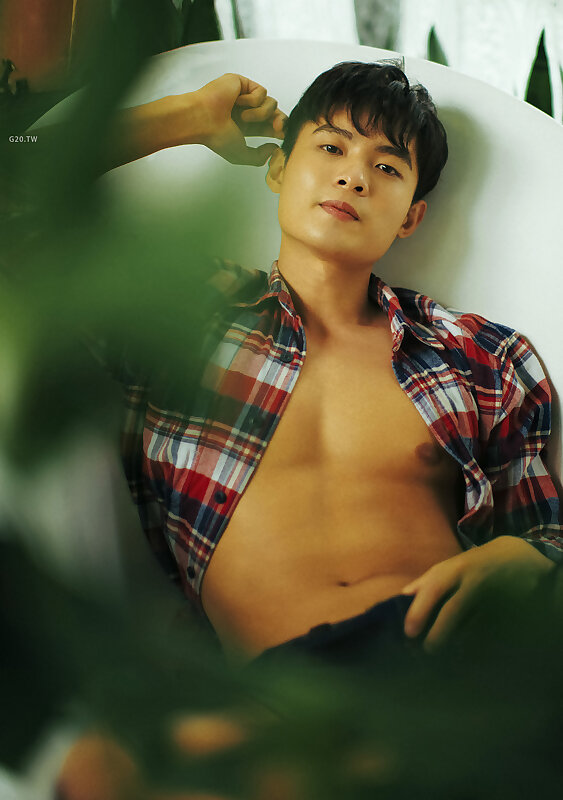 Next Image >>