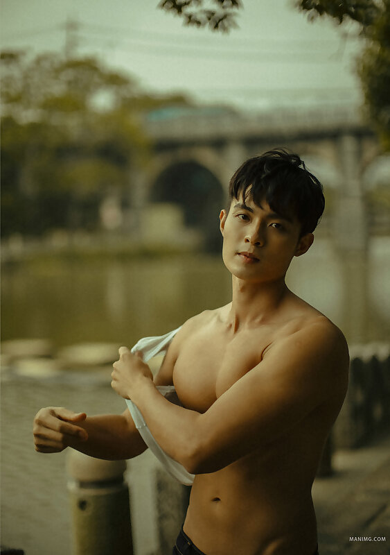 Next Image >>