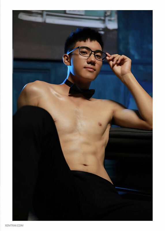 Next Image >>