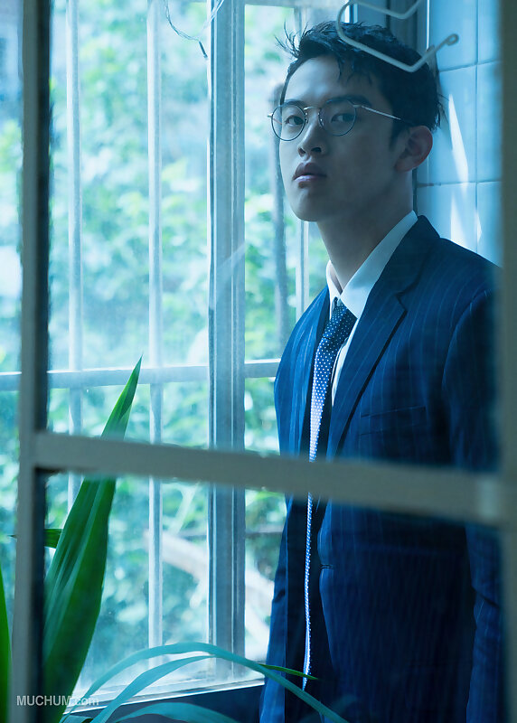 Next Image >>