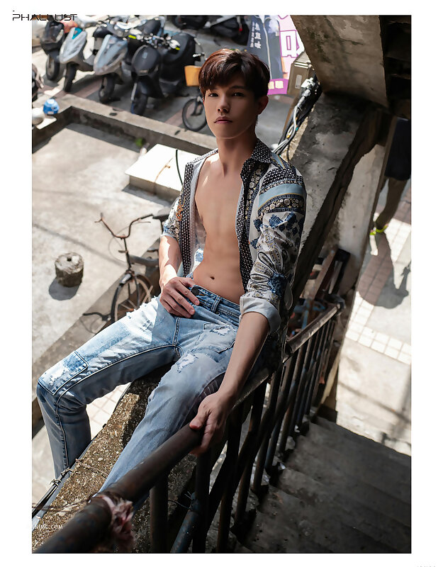 Next Image >>