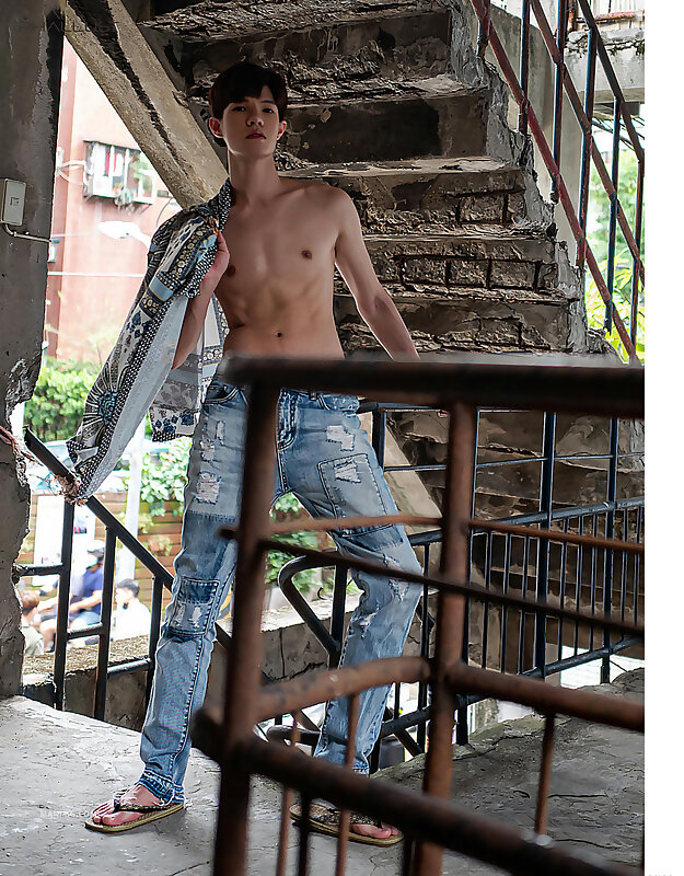 Next Image >>