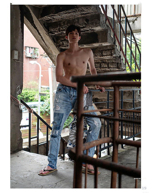 Next Image >>